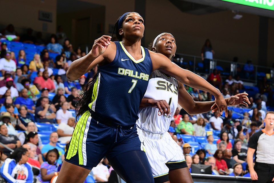 Teaira McCowan and Elizabeth Williams